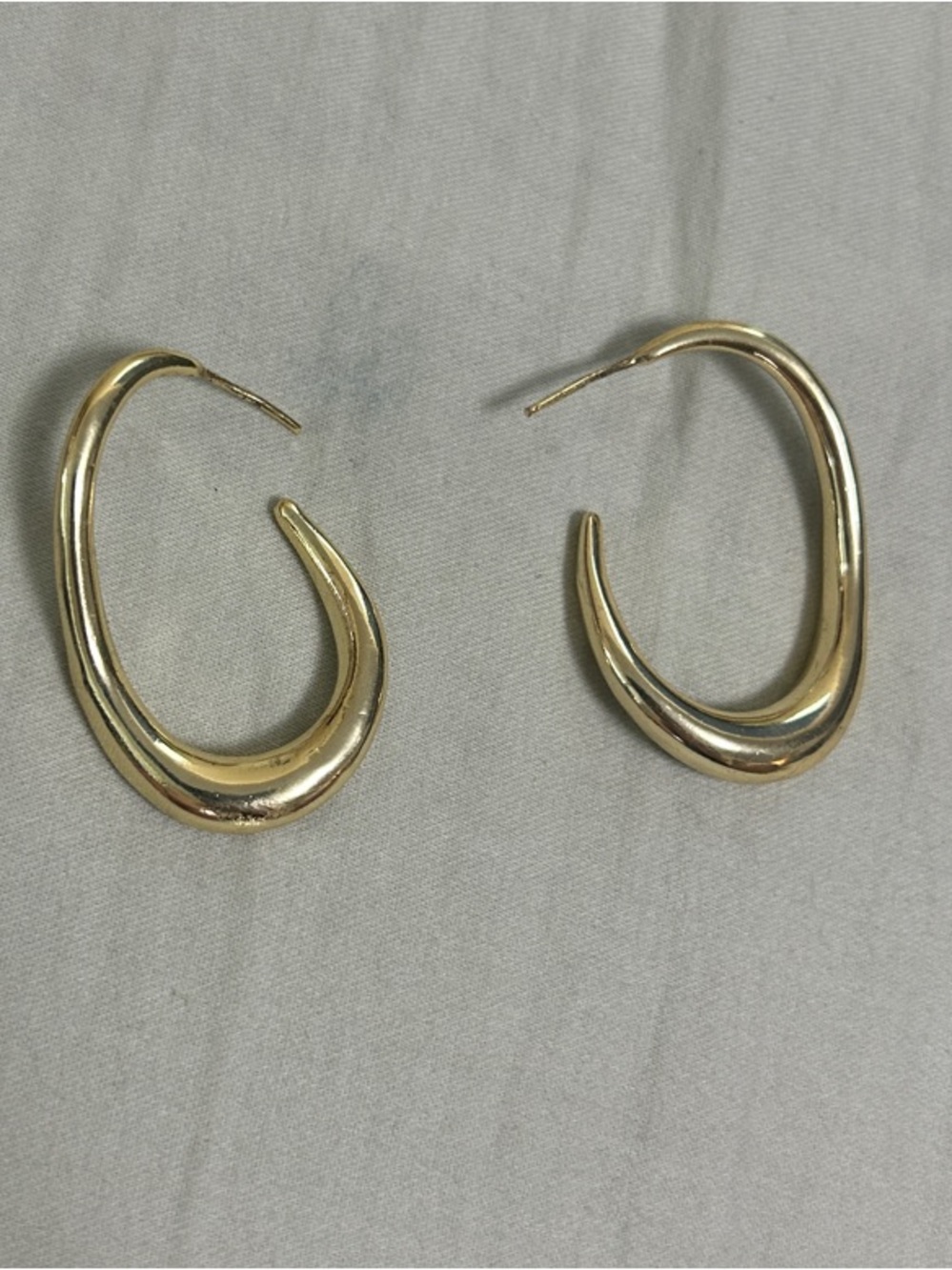 Wavy Hoop Earrings gold tone